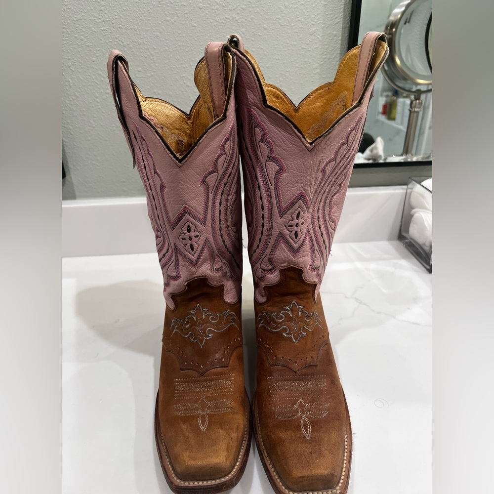 Justin size 8 1/2 boots.